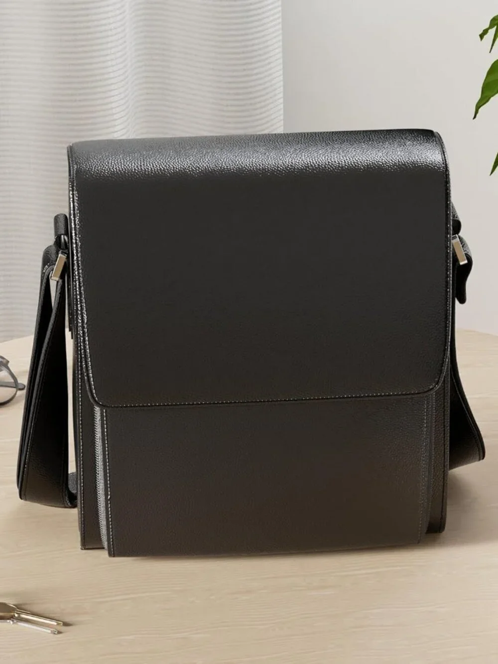 Men's Black Genuine Leather Crossbody Travel Metal Zipper Messenger Hand Bag